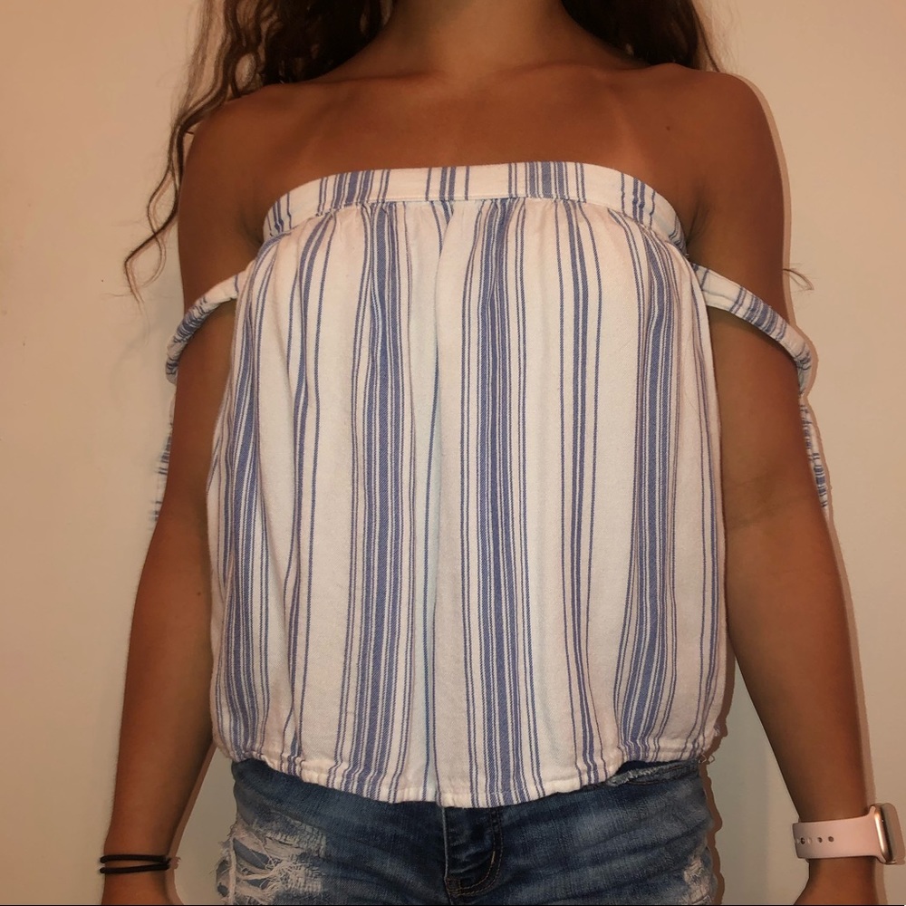 Off the shoulder Hollister top